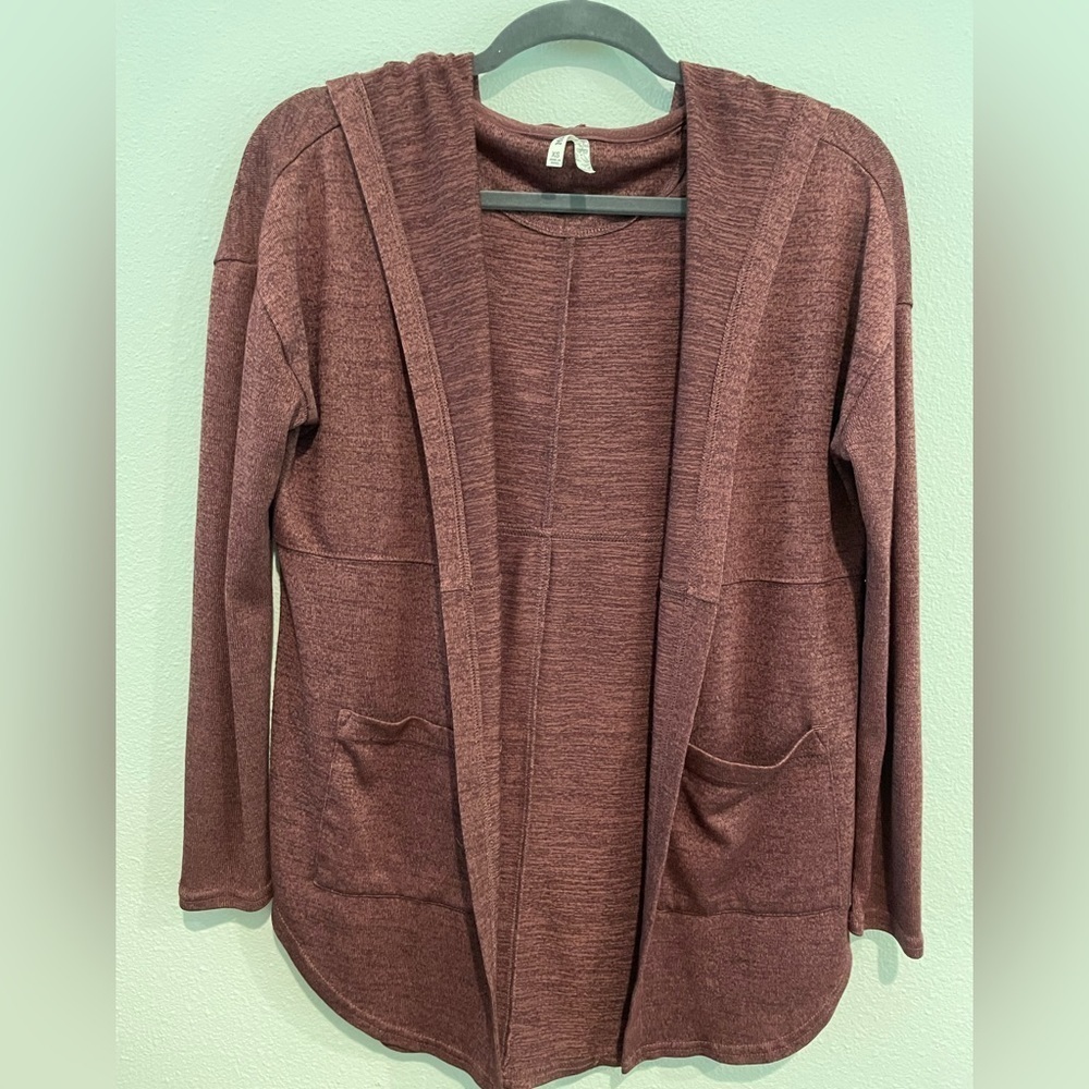 Mudd burgundy heather hooded cardigan with pockets. Size XS